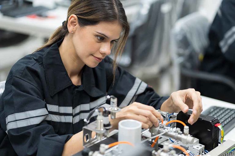 Why Manufacturing Companies Should Choose Business Central Dynamics
